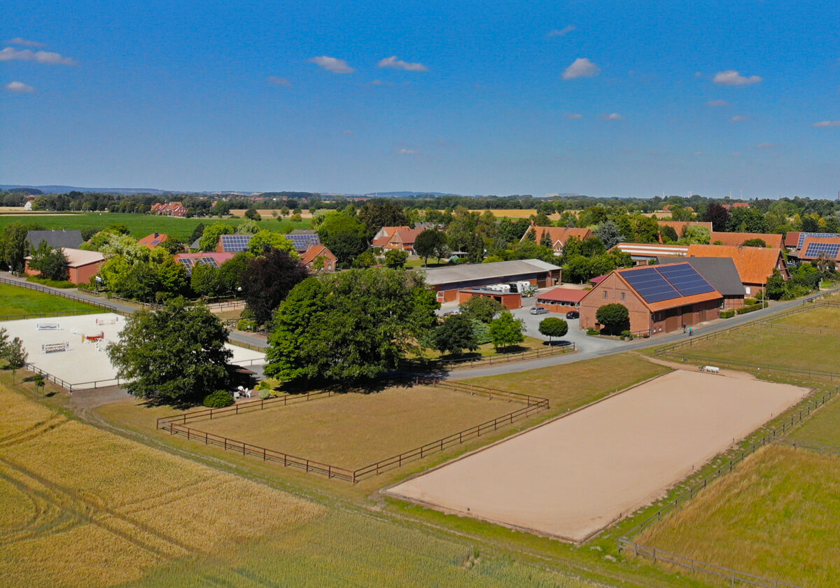 Reitplatz & Halle